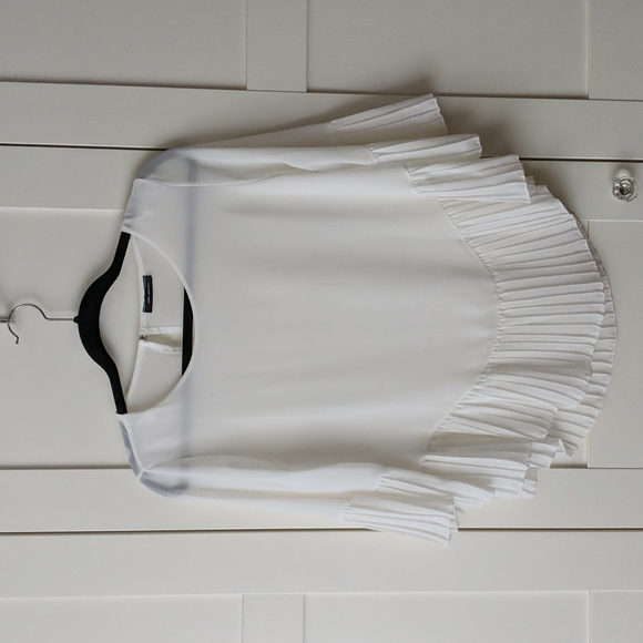 ❄️ 3/$25 Flowy White Sheer Pleated Top